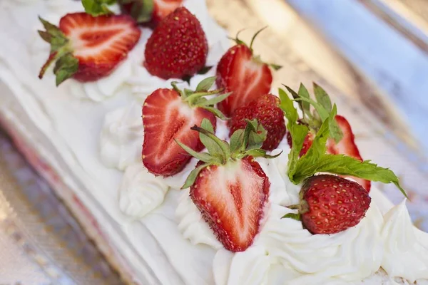 Een Close Van Een Vers Gebakken Heerlijke Aardbeientaart — Stockfoto