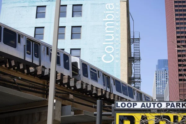 Chicago Stati Uniti Aprile 2020 Treno Cta Passa Sopra Testa — Foto Stock