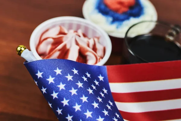 Een Zachte Focus Van Amerikaanse Vlag Met Een Dessert Achtergrond — Stockfoto