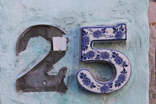 Een Oud Huisnummer Blauwe Muur Vijfentwintig — Stockfoto