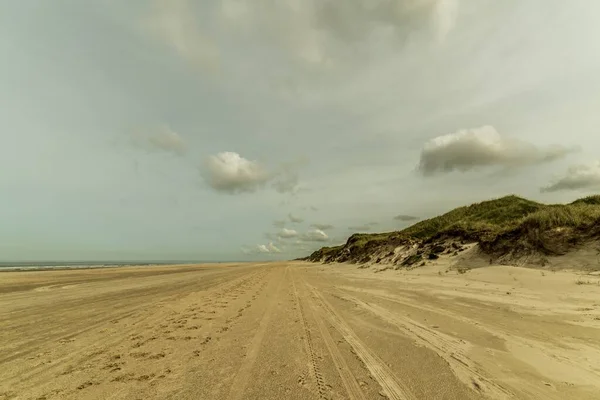 Uma Foto Paisagem Uma Praia Uma Tarde Ensolarada — Fotografia de Stock