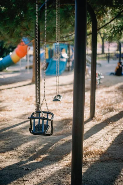 Puste Przedszkole Huśtawka Dla Dzieci — Zdjęcie stockowe