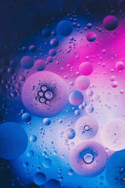 Вертикальная Иллюстрация Эстетических Освежающих Фиолетовых Розовых Белых Синих Пузырей — стоковое фото