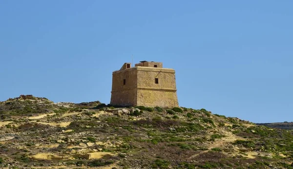 Dwejra Gozo Malta 2014年10月11日 杜杰拉塔 俯瞰杜杰拉湾 Dwejra Bay 和悬崖 在那里举行了多斯拉克 — 图库照片