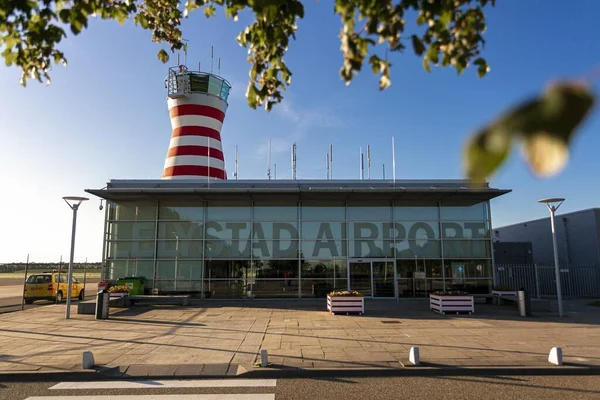 Lelystad Netherlands Eylül 2019 Lelystad Havaalanı Nın Açık Mavi Gökyüzüne — Stok fotoğraf