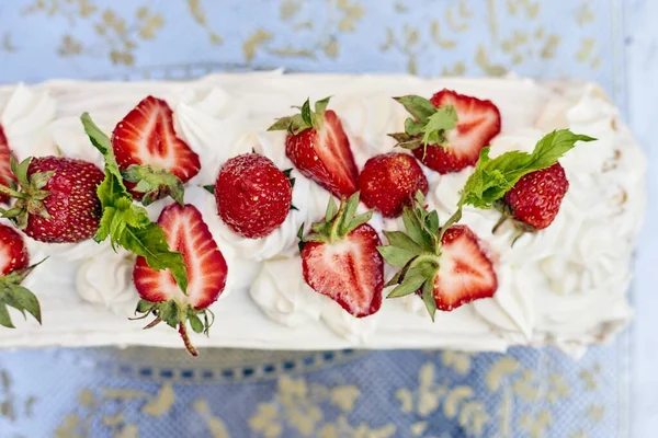 Een Bovenaanzicht Van Een Vers Gebakken Heerlijke Aardbeientaart — Stockfoto