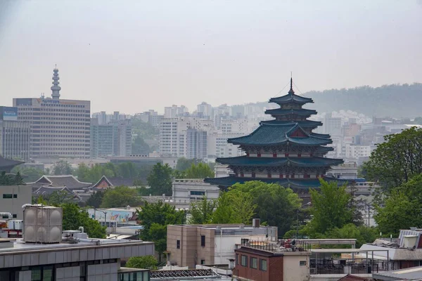 Ett Historiskt Tempel Och Byggnader Seoul Korea — Stockfoto