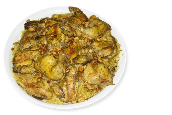 Egy Közelkép Csirke Kabsa Rizzsel Egy Fehér Tányéron Házi Készítésű — Stock Fotó