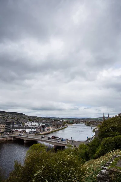Красивый Город Инбесс Мосты Расположенные Реке Несс Шотландии Великобритания — стоковое фото
