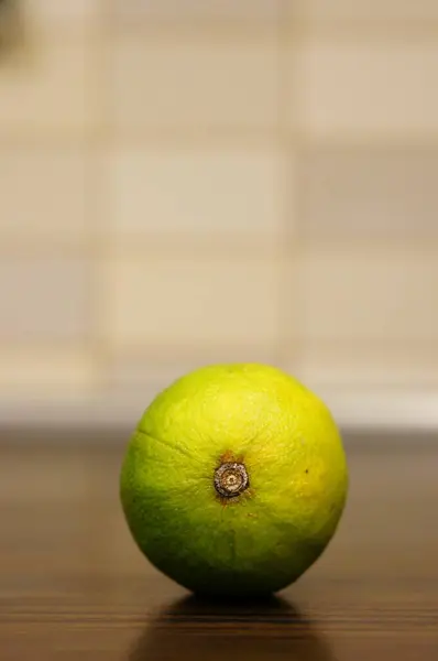 Selective Focus Shot Lime Isolated Wooden Surface — Stock Photo, Image