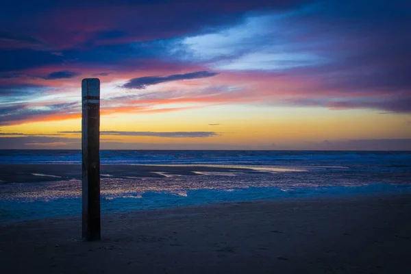 Ein Sonnenuntergang Mit Schaumköpfen Sandstrand Der Holländischen Insel Texel — Stockfoto