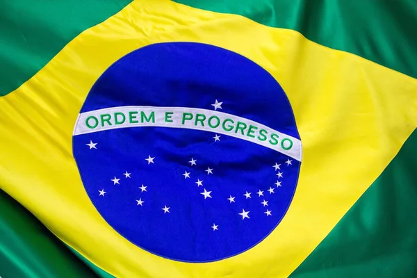 Primo Piano Della Bandiera Sventolata Del Brasile Sotto Luci Concetto — Foto Stock