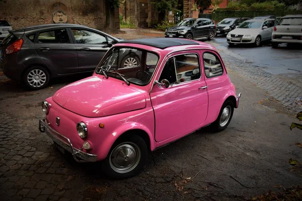 Roma Itália Outubro 2019 Little Sweet Old Pink Fiat 500 — Fotografia de Stock