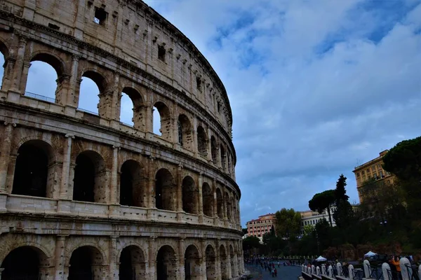 Высокоугольный Снимок Колизея Риме Италия Вечером — стоковое фото