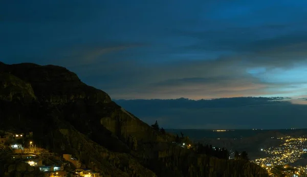 Een Schilderstuk Van Stad Lichten Avond Berg — Stockfoto