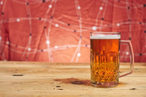 Das Bier Becher Auf Dem Holztisch — Stockfoto