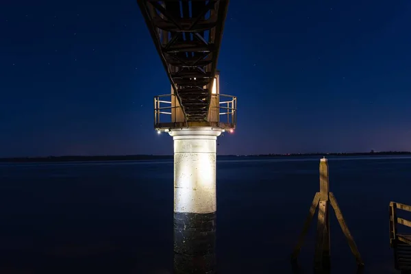 Uma Foto Paisagem Uma Ponte Viga Caixa Durante Uma Noite — Fotografia de Stock