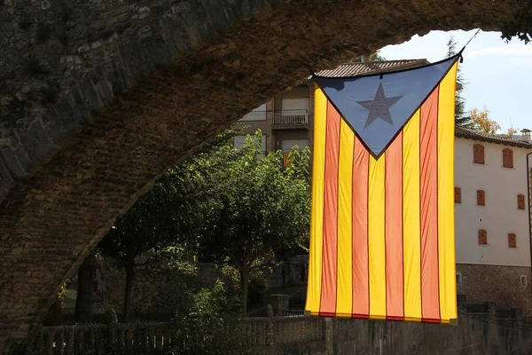 Vlag Van Catalonië Hangend Aan Een Boom Als Teken Van — Stockfoto