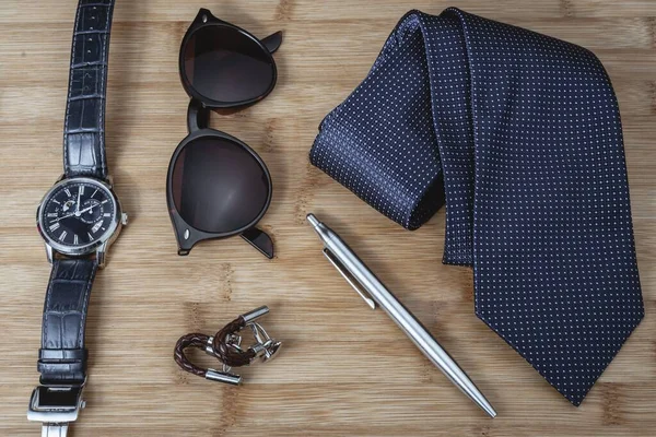 High Angle Shot Male Tie Sunglasses Watch Cufflinks Pen Wooden — Stock Photo, Image