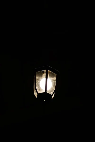 Lampadaire Éclaircissant Dans Obscurité Totale Parfait Pour Fond — Photo