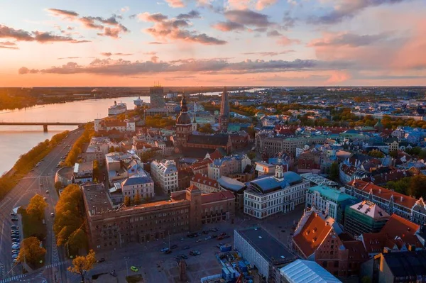 Letecký Pohled Město Riga Lotyšsku Při Západu Slunce — Stock fotografie