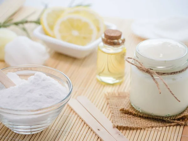 Närbild Bild Bild Naturliga Hudvårdsprodukter Ingredienser Citron Bakpulver Yoghurt Och — Stockfoto