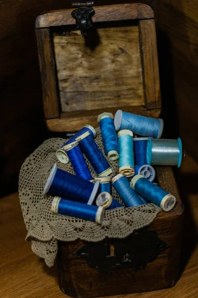 Висококутний Знімок Ниток Різними Відтінками Синього — стокове фото