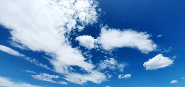 Panoramisk Skud Blå Overskyet Himmel Perfekt Til Baggrund - Stock-foto