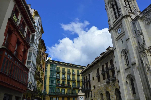 Vista Angular Praça Principal Bilbau Com Edifícios Coloridos Catedral — Fotografia de Stock