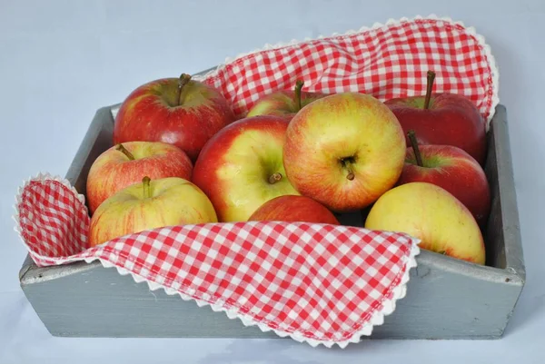 Closeup Shot Fresh Apples Basket White Surface — Stock Photo, Image
