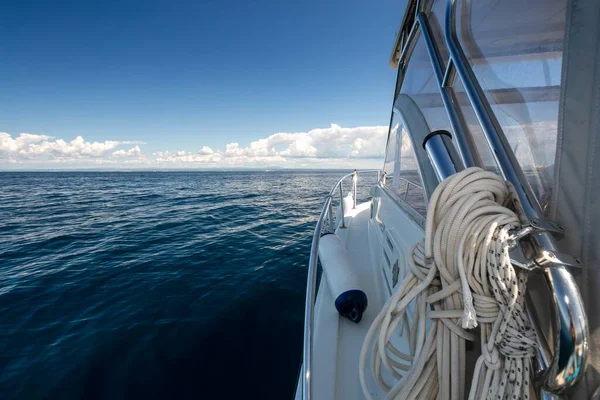 Planda Bir Gemi Olan Deniz Manzarası Büyüleyici Bir Manzara — Stok fotoğraf