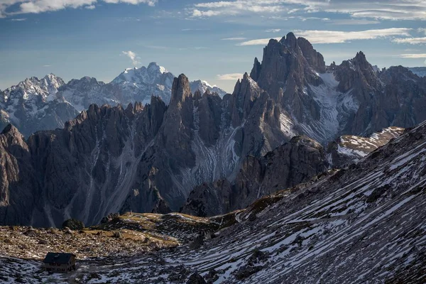 イタリアアルプスのカディーニ ミスリナの雪に覆われた山脈の息をのむようなショット — ストック写真