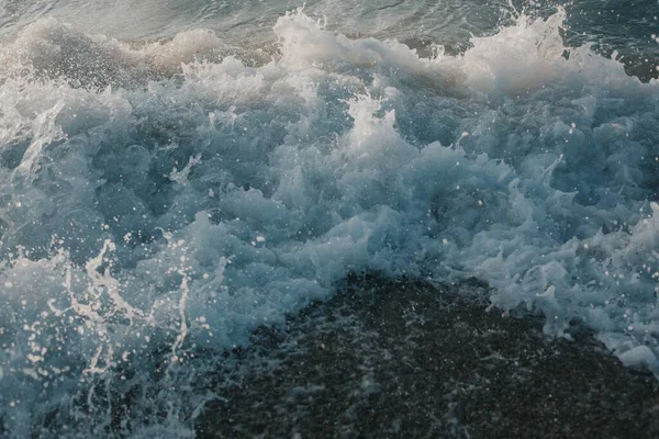 Μια Υψηλής Γωνίας Βολή Αφρώδη Κύματα Splash Ιδανικό Για Ταπετσαρία — Φωτογραφία Αρχείου