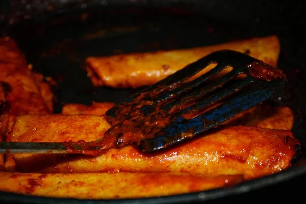 Processo Cottura Del Piatto Tradizionale Messicano Enchiladas Con Formaggio Patate — Foto Stock