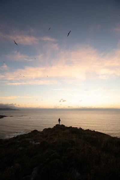 Person Standing Top Hill Sea Sunset Success Concept — Stock Photo, Image