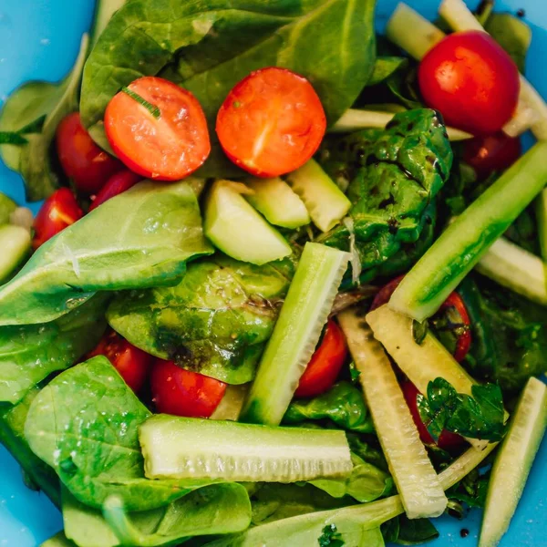 Een Close Shot Van Een Salade Met Een Verscheidenheid Aan — Stockfoto