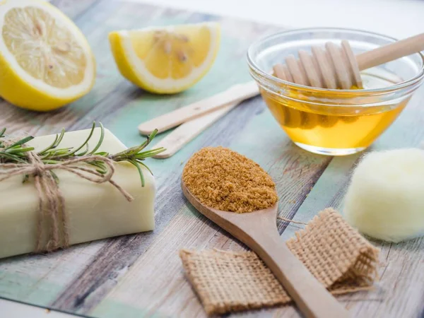 Närbild Bild Naturliga Hudvårdsprodukter Ingredienser Naturlig Tvål Citron Honung Och — Stockfoto