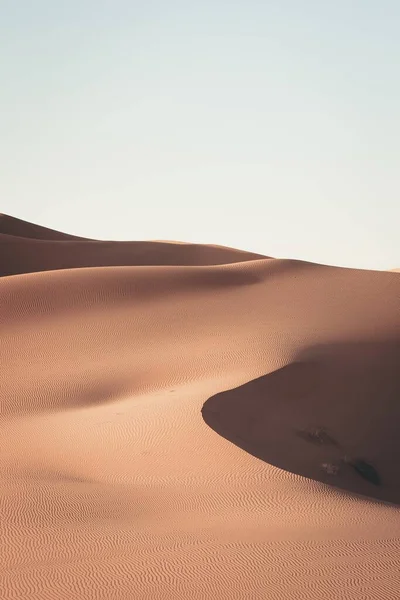 阳光普照的沙漠地区 美丽的沙丘风景 — 图库照片