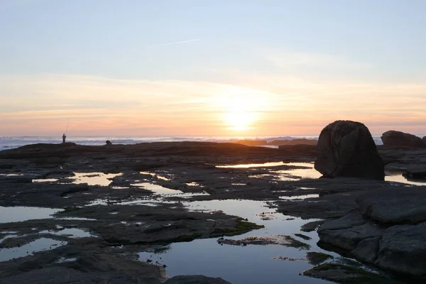 Pequenos Riachos Nas Rochas Brilhando Sob Belo Pôr Sol — Fotografia de Stock