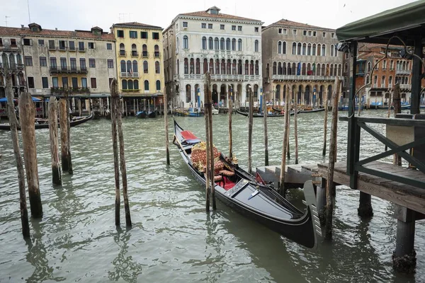 Vieux Bateau Bois Dans Grand Canal Venise Italie — Photo