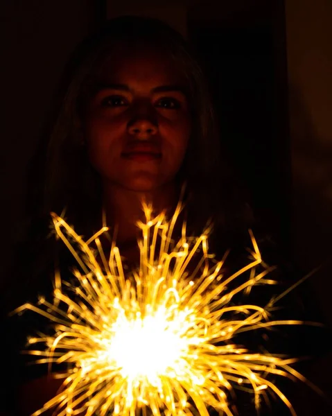 Latina Woman Holding Sparklers Dark Room — Stock Photo, Image