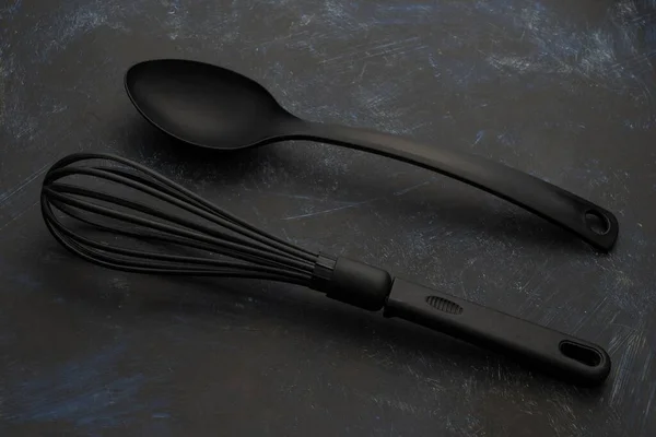 Closeup Shot Black Spoon Whisk Black Surface — Stock Photo, Image