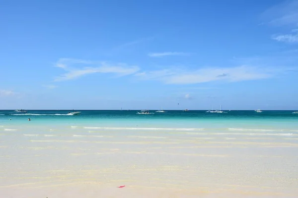 Una Hermosa Vista Las Olas Que Llegan Una Playa Arena — Foto de Stock