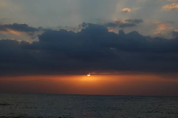 夕阳西下美丽的海景迷人的风景 — 图库照片