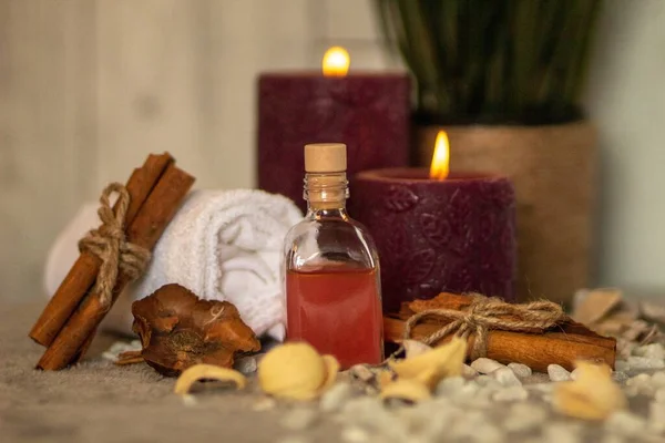 Die Essentiellen Wellness Elemente Für Die Aromatherapie Einschließlich Handtuch Und — Stockfoto
