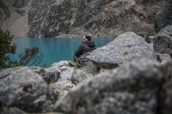 Іспанський Самець Сидить Скелях Національному Парку Уаскарн Перу — стокове фото