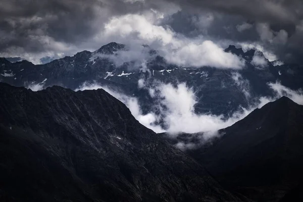 Breathtaking Shot Mountainous Landscape Scenic Clouds — Stock Photo, Image