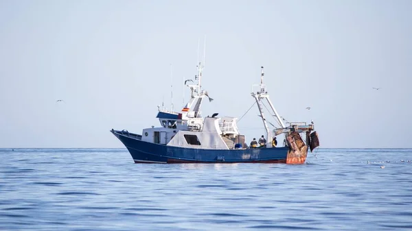 Landscape Shot Fishing Trawler Sunny Day — Stock Photo, Image