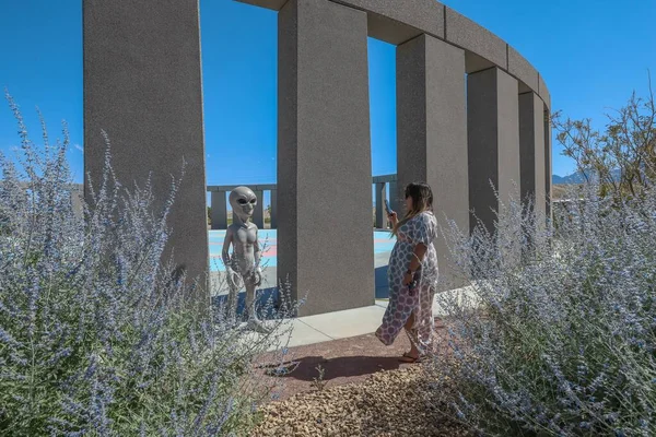 Alamo Nevada Stati Uniti 2020 Una Giovane Donna Visita Fotografa — Foto Stock