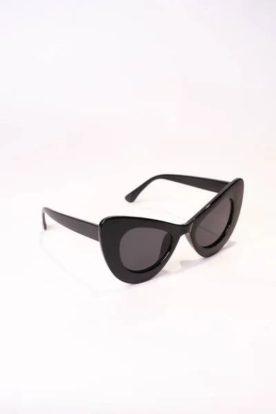 Eine Vertikale Aufnahme Einer Schwarzen Cat Eye Sonnenbrille Isoliert Auf — Stockfoto